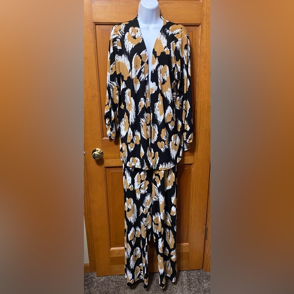 NWT IMAN Global Chic Print Black and Tan Two-Piece Set - Picture 2 of 5